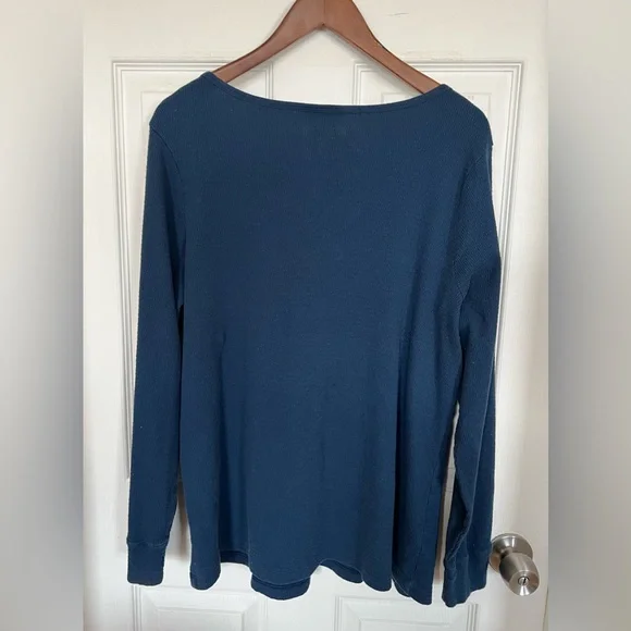 Universal Thread Henley - Picture 3 of 6